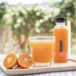 น้ำส้มคั้นสด