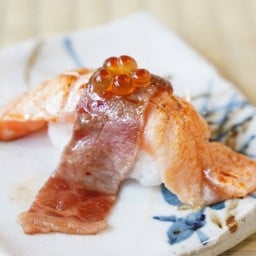 แซลมอนวากิวซูชิ