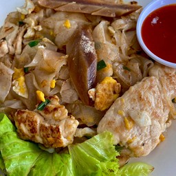 ก๋วยเตี๋ยวคั่วไก่ ธรรมดา