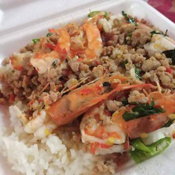 ข้าวราดกระเพาหมูสับปลาหมึก
