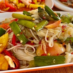 ตำขนมจีนผักลวก