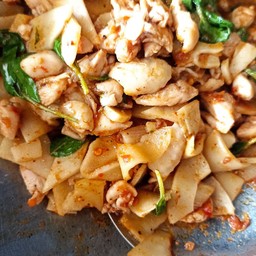 ข้าวพริกแกงไก่หน่อไม้ดอง