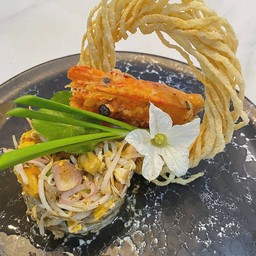 ผัดไทยล้านนา กับเส้นข้าวซอยกรอบ