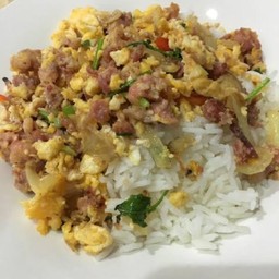 แหนมผัดไข่ ราดข้าว