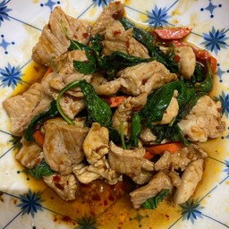 ผัดกระเพราหมูชิ้น