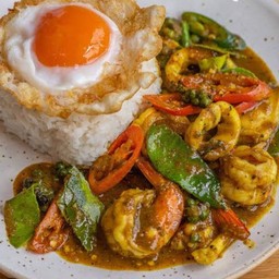 ข้าวผัดพริกแกงกุ้ง