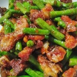 พริกแกงใส่ถั่วฝักยาว