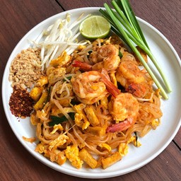 ผัดไทยกุ้งสด Pad Thai shrimps