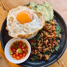 กะเพราหมูสับ+ไข่ดาว