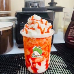 นมสดปั่น  ราดซอสสตอเบอรี่