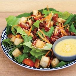 Caesar salad with crispy bacons