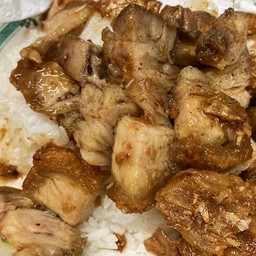 ข้าวหมูกรอบผัดน้ำมันหอย