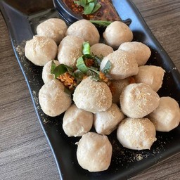 ลูกชิ้นลวกจิ้ม