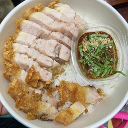 ข้าวหมูกรอบน้ำจิ้มแจ่ว
