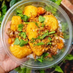 ข้าว เต้าหู้อ่อน ผัดหมูสับ ไข่เค็ม