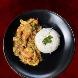 ผัดผงกะหรี่ราดข้าว