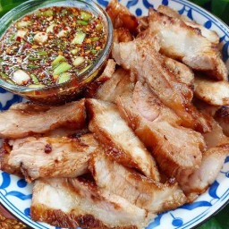 คอหมูย่าง น้าหนวด