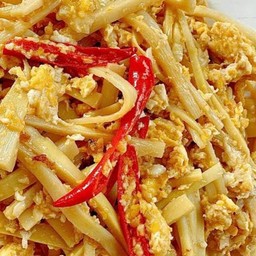 หน่อไม้ผัดใข่