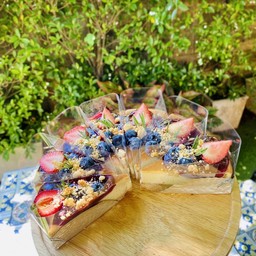 Mixberry crumble cheesecake