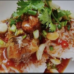 ยำปลากระป๋องราดข้าว