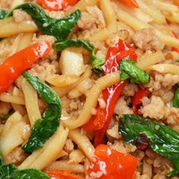 กระเพราใส่หน่อไม้