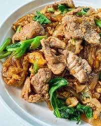 ผัดซีอิ๊วไก่