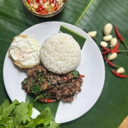 กระเพราเนื้อบ้านช่าง