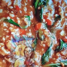 เส้นใหญ่ราดหน้ากะเพรา