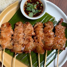 หมูปิ้ง 6 ไม้ พร้อมจิ้มแจ่ว