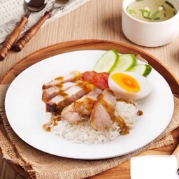ข้าว หมูกรอบ กุนเชียง ไข่