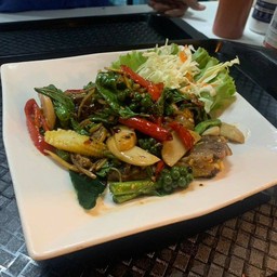 ผัดขี้เมาน่องลาย