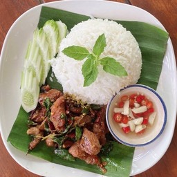 ข้าวราดกระเพราหมูแดดเดียว