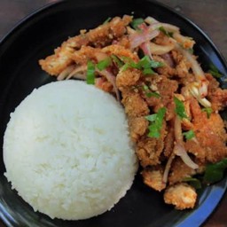 ข้าวยำไก่แซ่บ