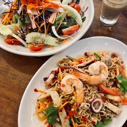 ยำมาม่ารวมมิตร