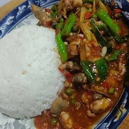 ข้าวผัดเผ็ดกบ