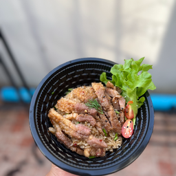 ข้าวผัดกระเทียมเนื้อแจ่ว