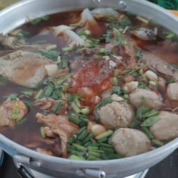 เกาเหลาเนื้อน้ำแดงหม้อไฟ