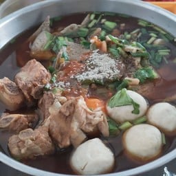 เกาเหลาซี่โครงหมูตุ๋นหม้อไฟ