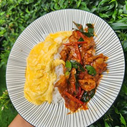 ผัดเผ็ดกระดูกหมูไข่ข้น