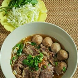 อาหารตามสั่ง ก๋วยเตี๋ยวแชมป์ ส้มตำ ยำ