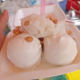 หนุ่ม ไอติมกะทิสด&บะหมี่ป๊อก ป๊อก