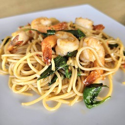 สปาเก็ตตี้กุ้งผัดโหระพา