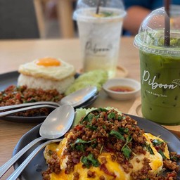 ข้าวไข่ยู่ยี่กะเพราหมูสับ