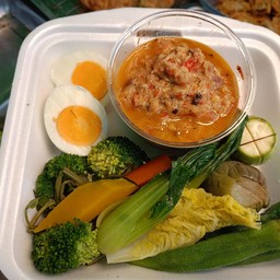 ชุดน้ำพริกปลาทูตำสด (น้ำพริกปลาทู ผักต้ม ผัดสด ไข่ต้ม)