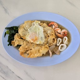 ราดหน้ารวมมิตรเส้นกรอบไข่ลาวา