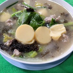 แกงจืดผักกาดขาวเต้าฮู้หมูสับสาหร่าย