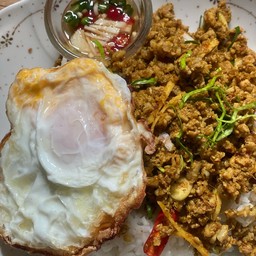 ข้าวคั่วกลิ้งหมูสับ+ไข่ดาว