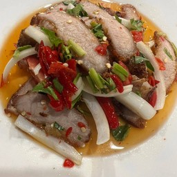 ยำคอหมูย่าง