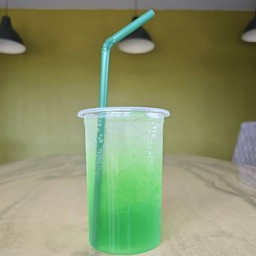 Apple kiwi soda