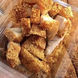 หมูกรอบพร้อมน้ำจิ้ม